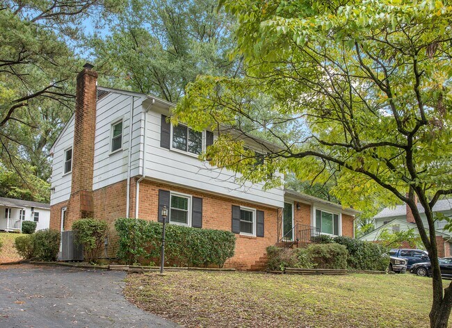 Photo - 2115 Cedarhurst Dr