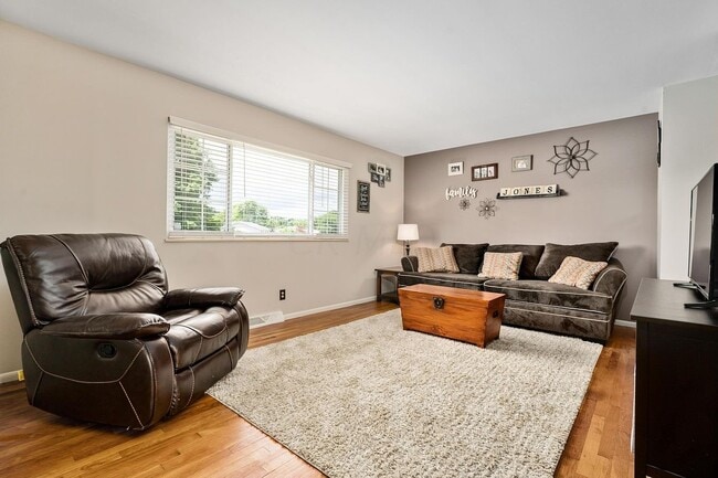 Photo - 104 Annette Ave