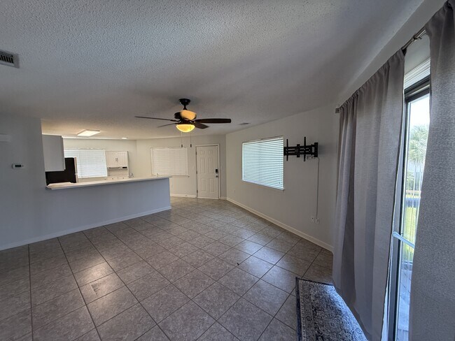 Photo - 285 Payne St