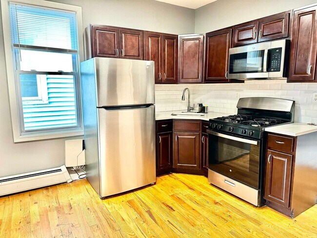 Building Photo - 245 Duncan Ave Unit 1-1 Rental