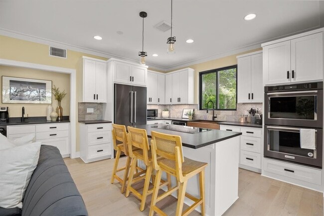 Photo - 1405 Parkinson Dr