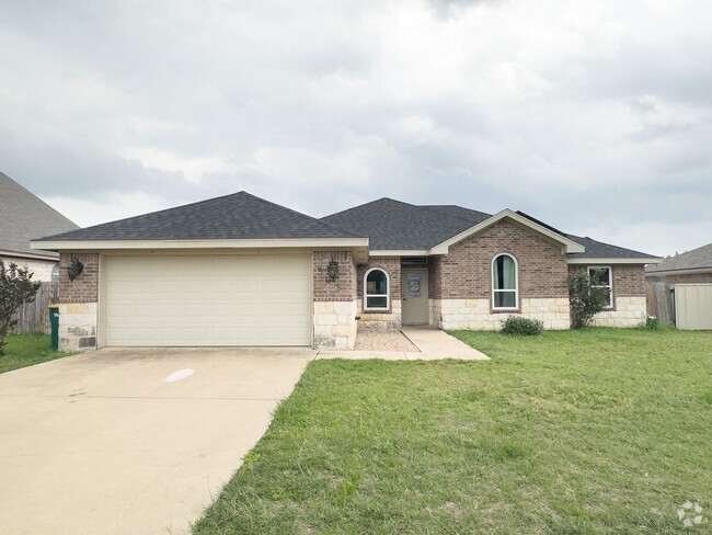 Building Photo - Lovely 3-Bedroom Home with Solar Panels & ...