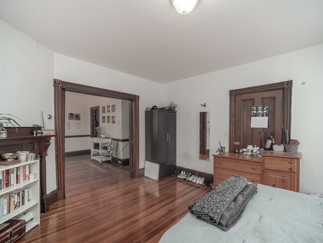 Photo - 318 Beacon St