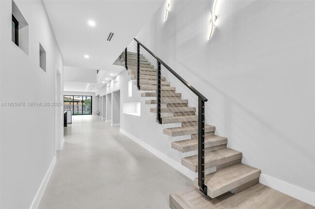 Photo - 808-810 SW 9th St