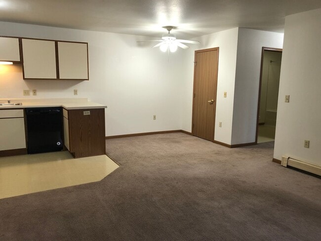 Photo - FIRST Months Rent FREE! Unidad Apt 6