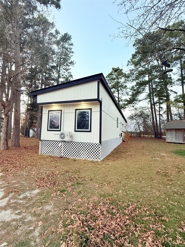 Building Photo - 12090 Canal St Unit 2