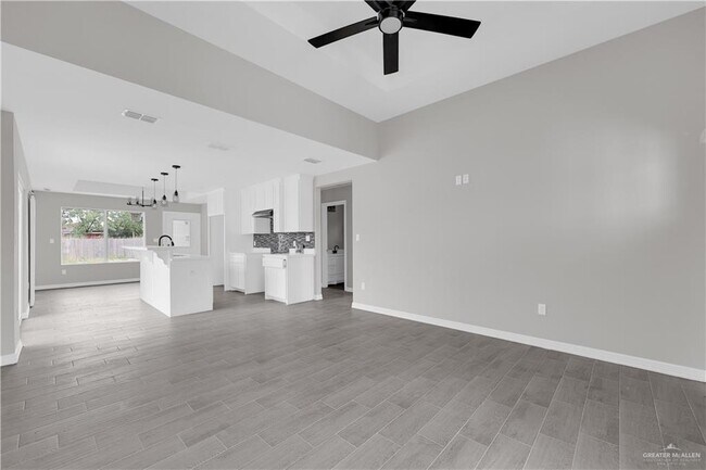 Photo - 16 Tower Oak Dr