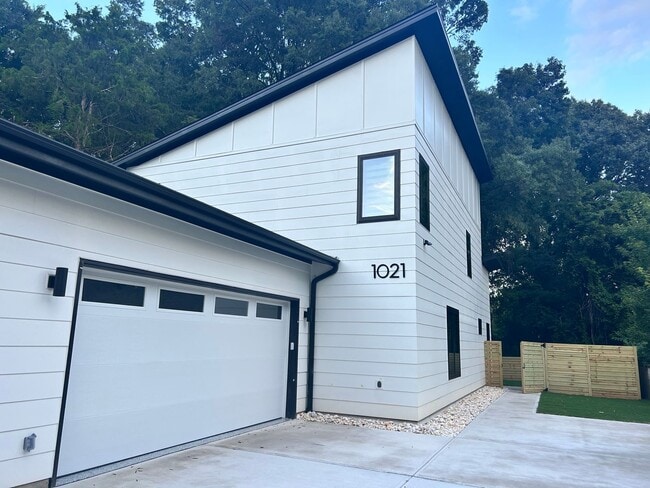 Building Photo - Brand New Luxury 3BD, 2.5BA Downtown Ralei... Rental