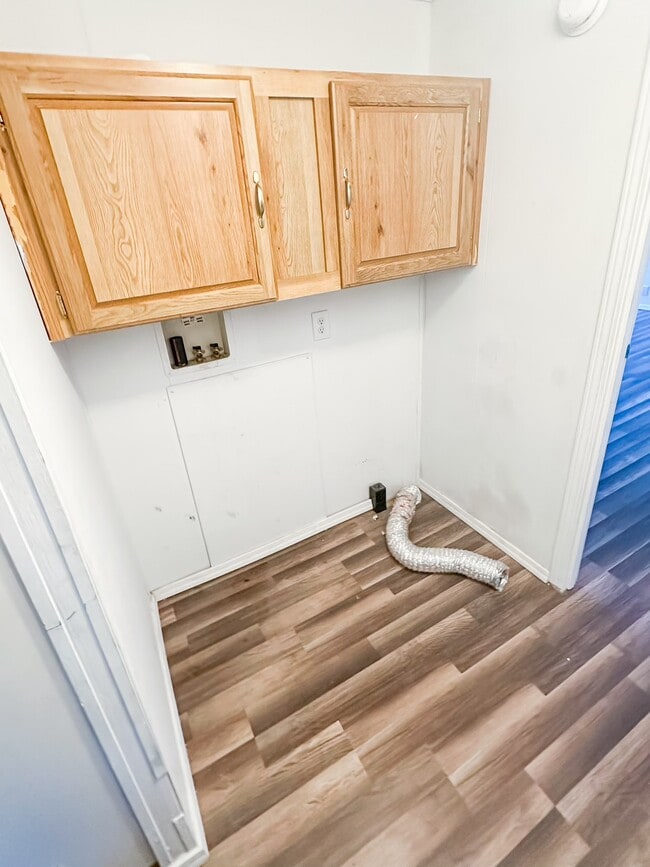 Laundry - 4511 Lakewood Rd