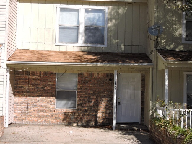 Photo - 103 Hampton Dr