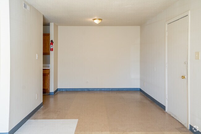 3BR, 1.5BA – 906SF Dining Area