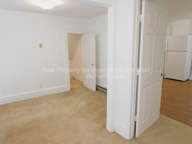 Photo - 810 Brent St SW