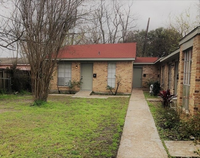 Building Photo - 6815 Beachwood St Unit 3