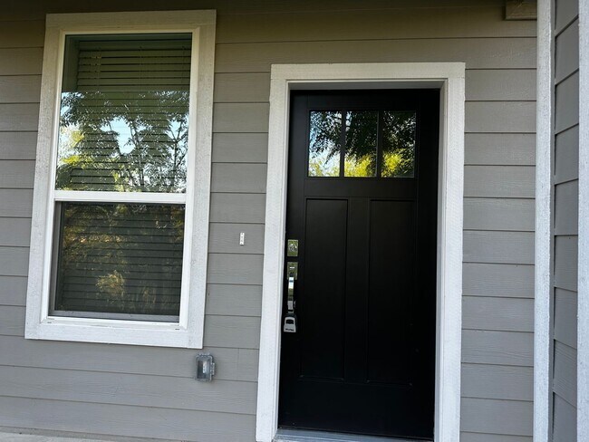 Photo - For Lease – Modern 2023 Condo Backing to Greenbelt | Creekside at Pioneer Crossing West