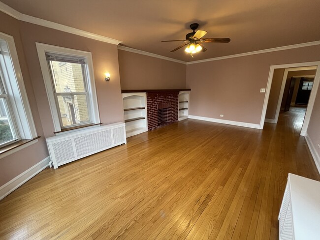 Photo - 5717 N Artesian Ave Unidad 1