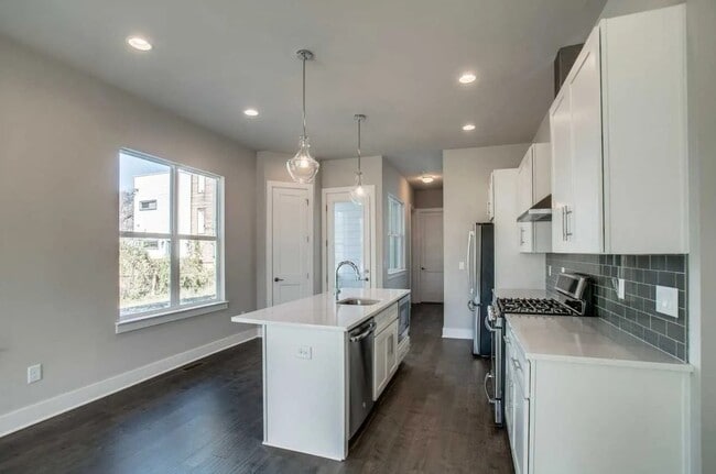 Photo - 1052 2nd Ave S