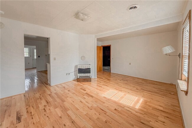 Photo - 937 E Main St