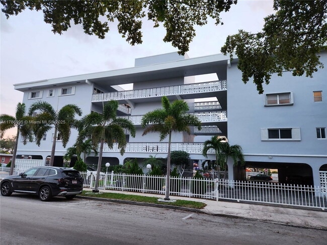 Building Photo - 1818 Rodman St Unit 2E