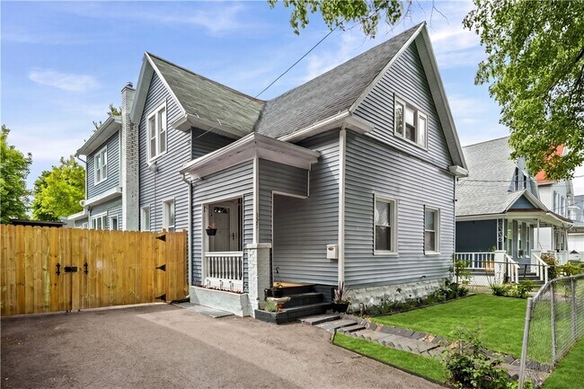 Photo - 325 1st St