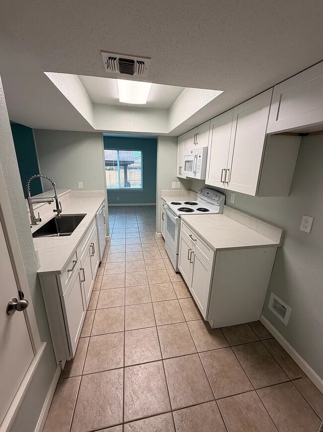 Photo - 13606 Dutch Myrtle