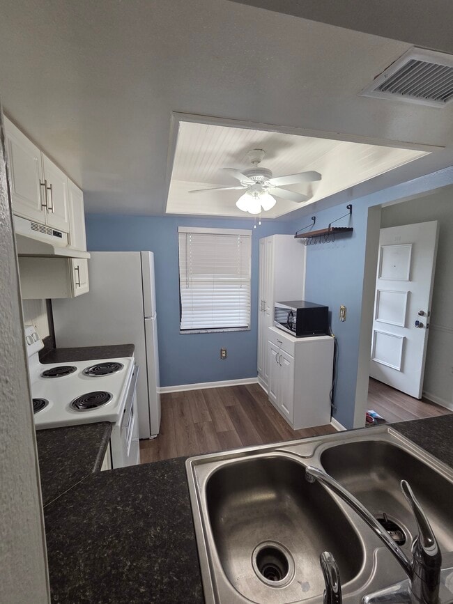 Kitchen - 100 Grand Blvd Unit 208