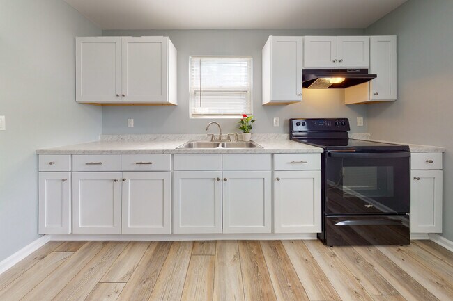 Photo - 1003 Lowry Ave Unit D