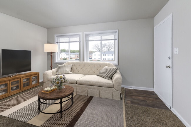 Photo - Pointe at River City