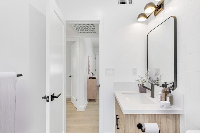 Photo - Experience Modern Echo Park Living with St...