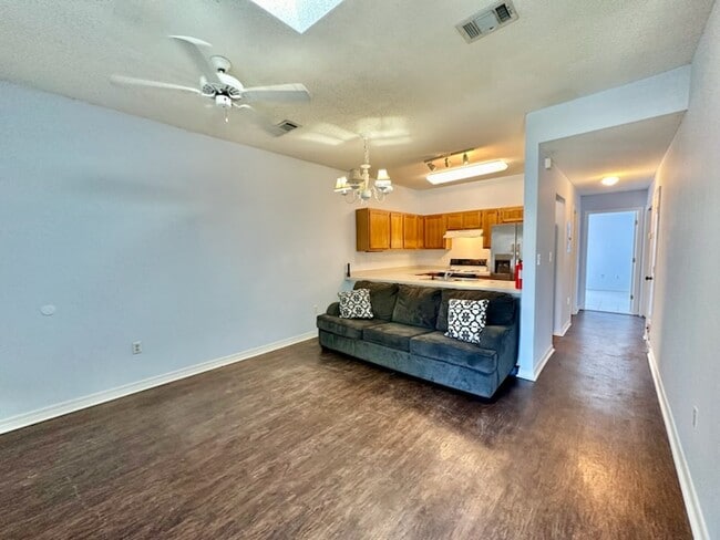 Photo - 1828 Whispering Oaks Ln