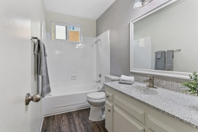 Photo - Warwick Square