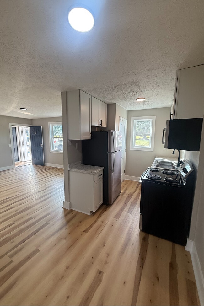 Building Photo - 100 Lily St Unit 1 Rental