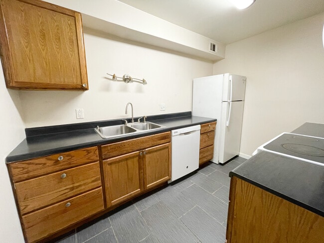 Photo - 425 Cambout St