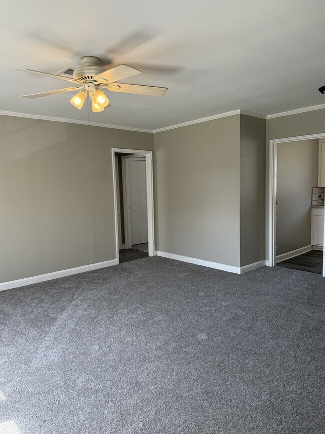 Photo - 127 Crestview Dr Unit Apt 3