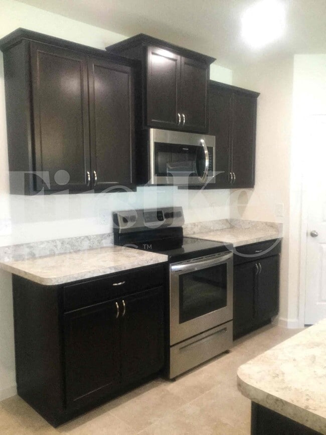 Photo - 407 SW Lakehurst Dr