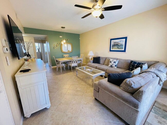 Spacious 3-Bed, 2-Bath Condo in Bellamar a... - Spacious 3-Bed, 2-Bath Condo in Bellamar a...