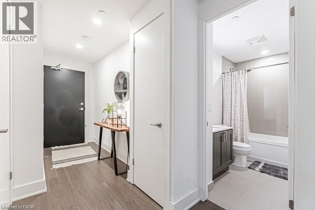 Photo - 5230 Dundas St Unit A501