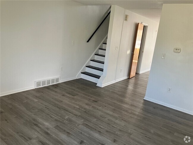 Building Photo - 220 E Linden Ave Rental