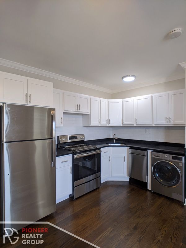 Photo - 3345 N Marshfield Ave Unit 302