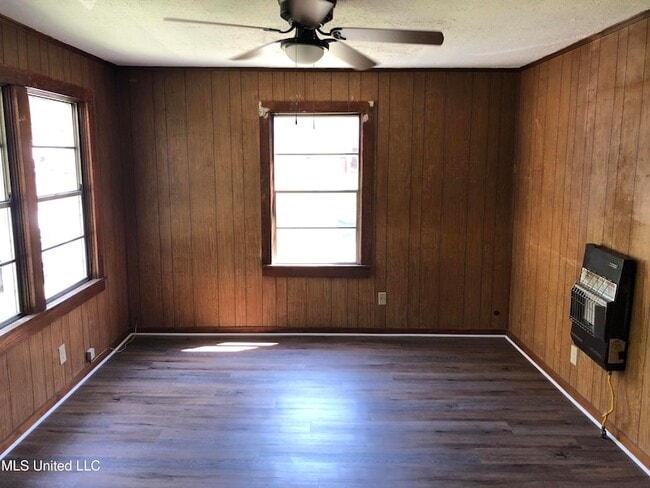 Photo - 213 Van Voris St