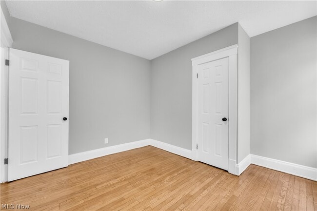 Building Photo - 2638 E 126th St Unit 2/UP