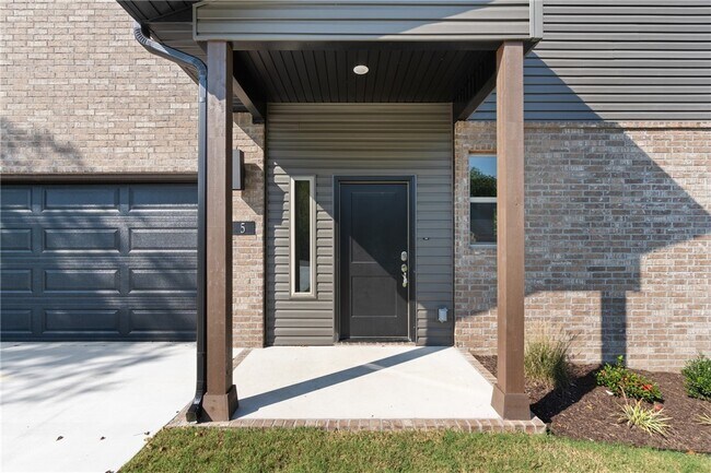 Photo - 5 Hebrides Ln