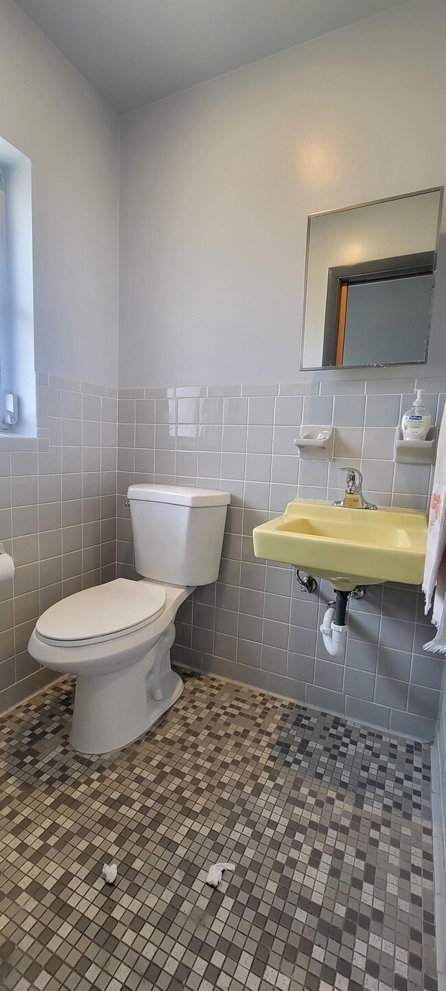Photo - 842 Hillside Ave