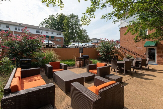 Outdoor Resident Lounge - Park Georgetown