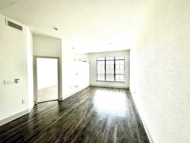 Photo - 2222 Smith St Unit 113