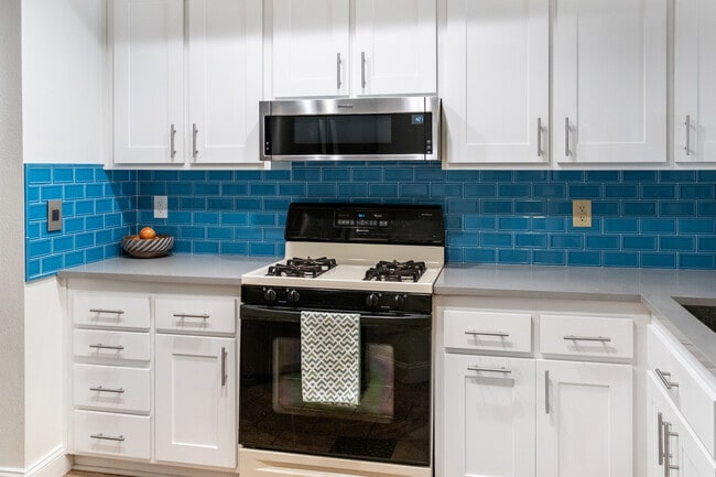 Updated kitchen - 6638 Clybourn Ave Unit 41