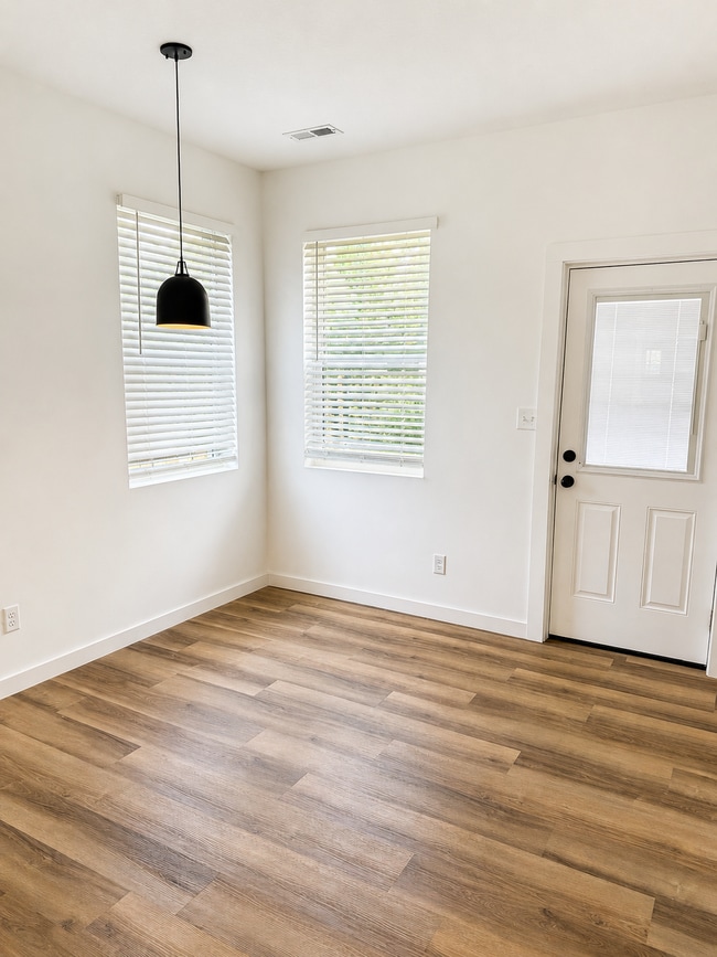 Photo - 4632 Freund St SW