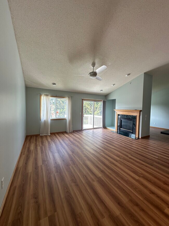 Photo - 1209 Timber Way