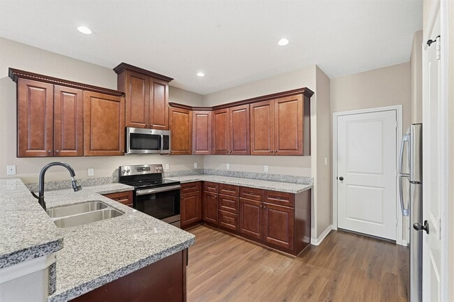 Photo - 112 Artesian Way