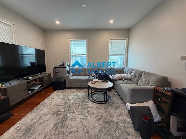 Photo - 226 Calumet St Unit 2