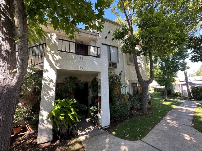 Building Photo - Embrace Luxury and Style in this Stunning ... Unit 16 Rental
